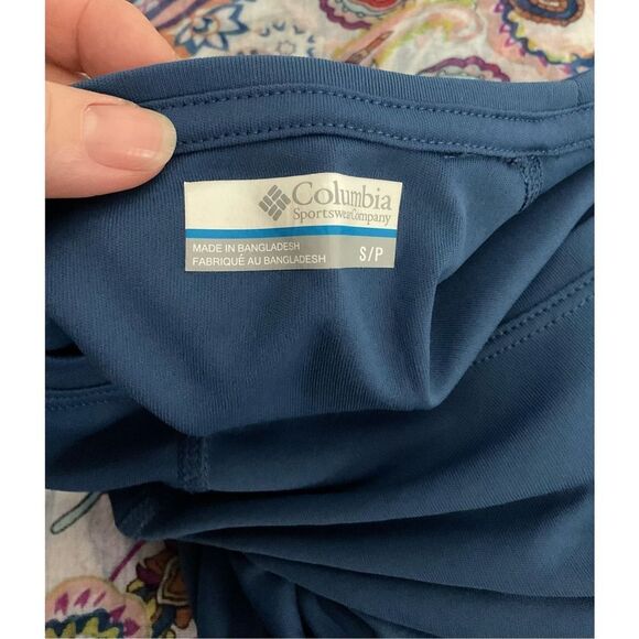 Columbia Blue Athletic Top Long Sleeve Size Small 🌿💕 - Picture 6 of 9